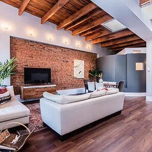 Family Friendly 3-bedroom Beauty In Le Plateau By Denstays Apartment