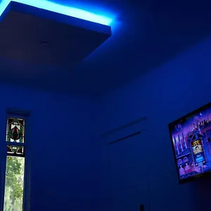 Blue Lounge ☆ Lafontaine Park ☆ Tv Cable Apartment