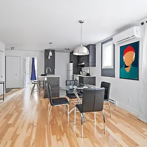 Brand New Contemporary 2-bedroom Holiday home