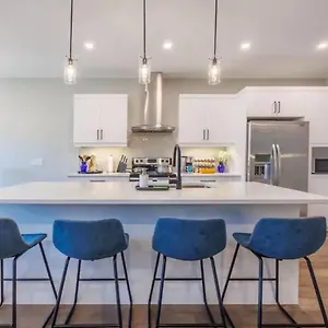 Appartement Modern 3bdr 3 Bath, Garage, Backyard, Theater Niagara Falls