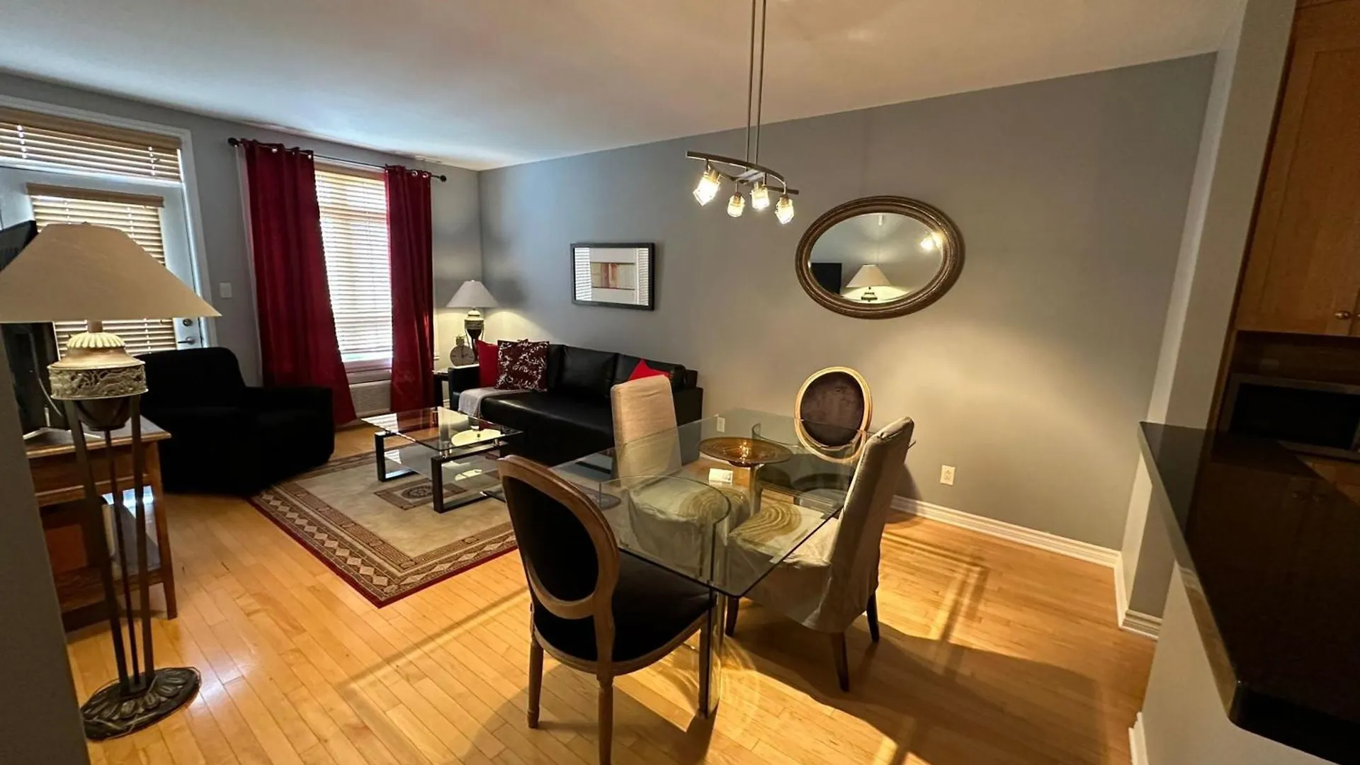 Aparthotelmontreal By Les Terrasses Saint Urbain 2225I2 4*, Montreal
