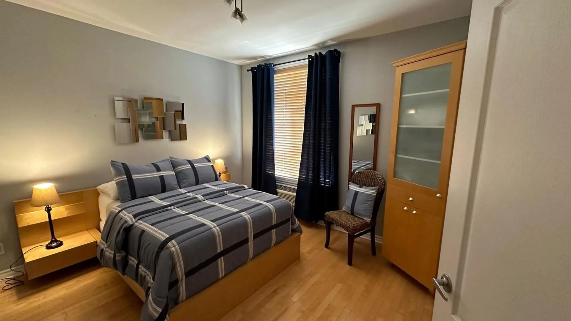 Aparthotelmontreal By Les Terrasses Saint Urbain 2225I2 4*, Montreal Canada