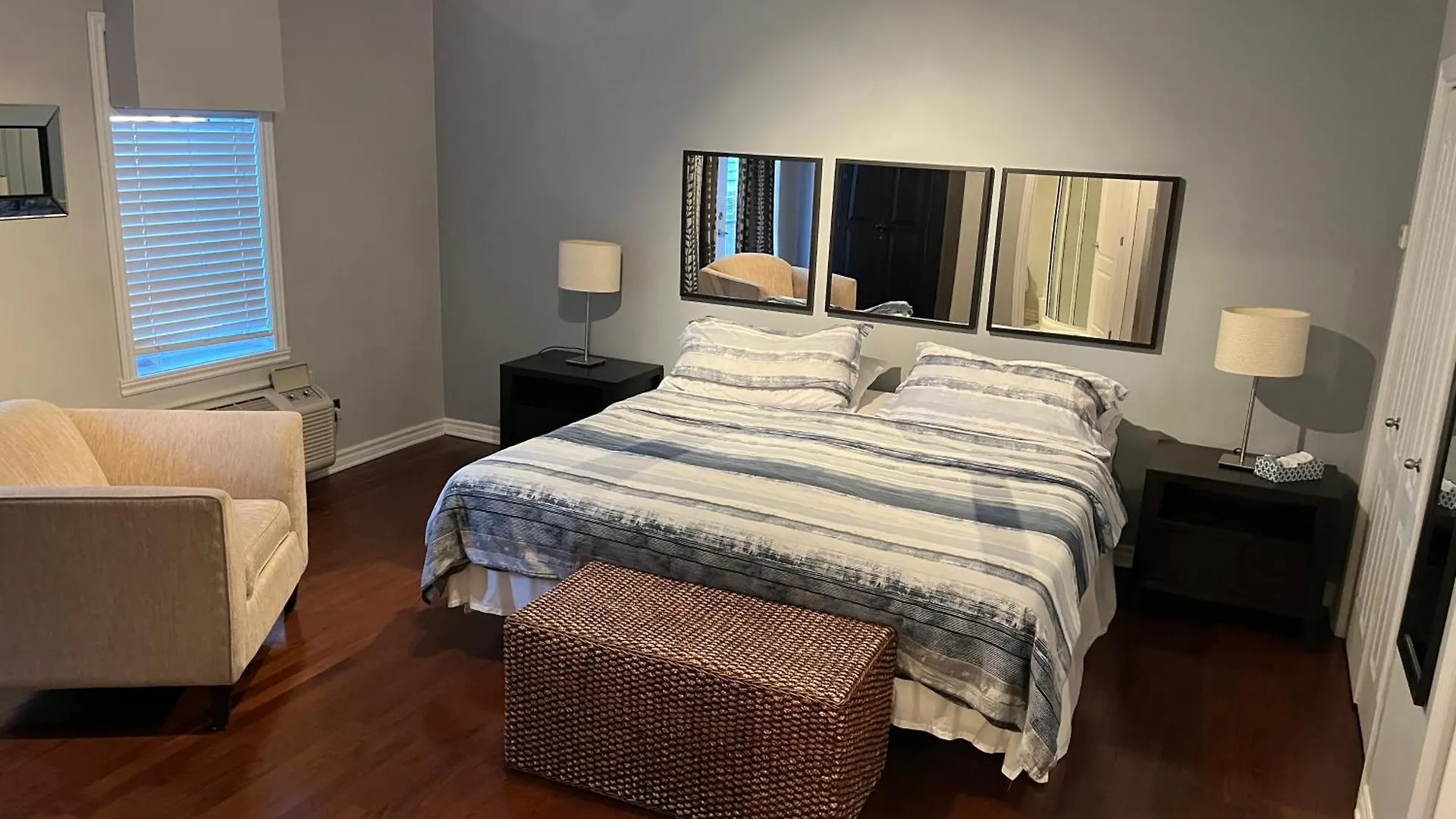 Aparthotelmontreal By Les Terrasses Saint Urbain 2225I2 Montreal